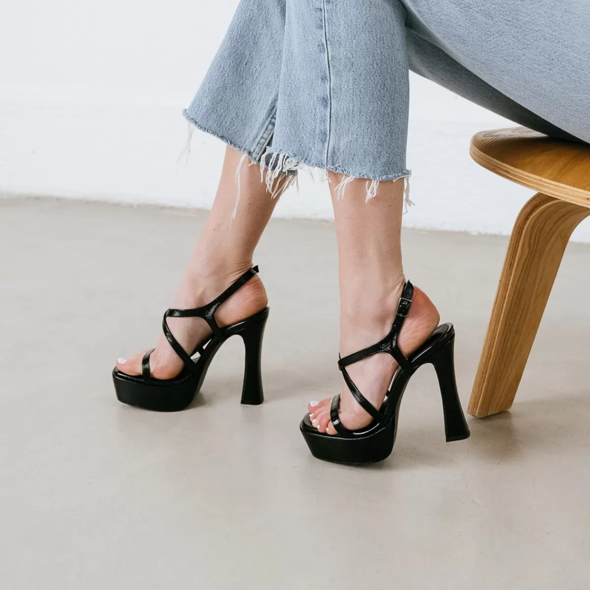 Platform Sandals With Crossed Straps^jonak Best Sale